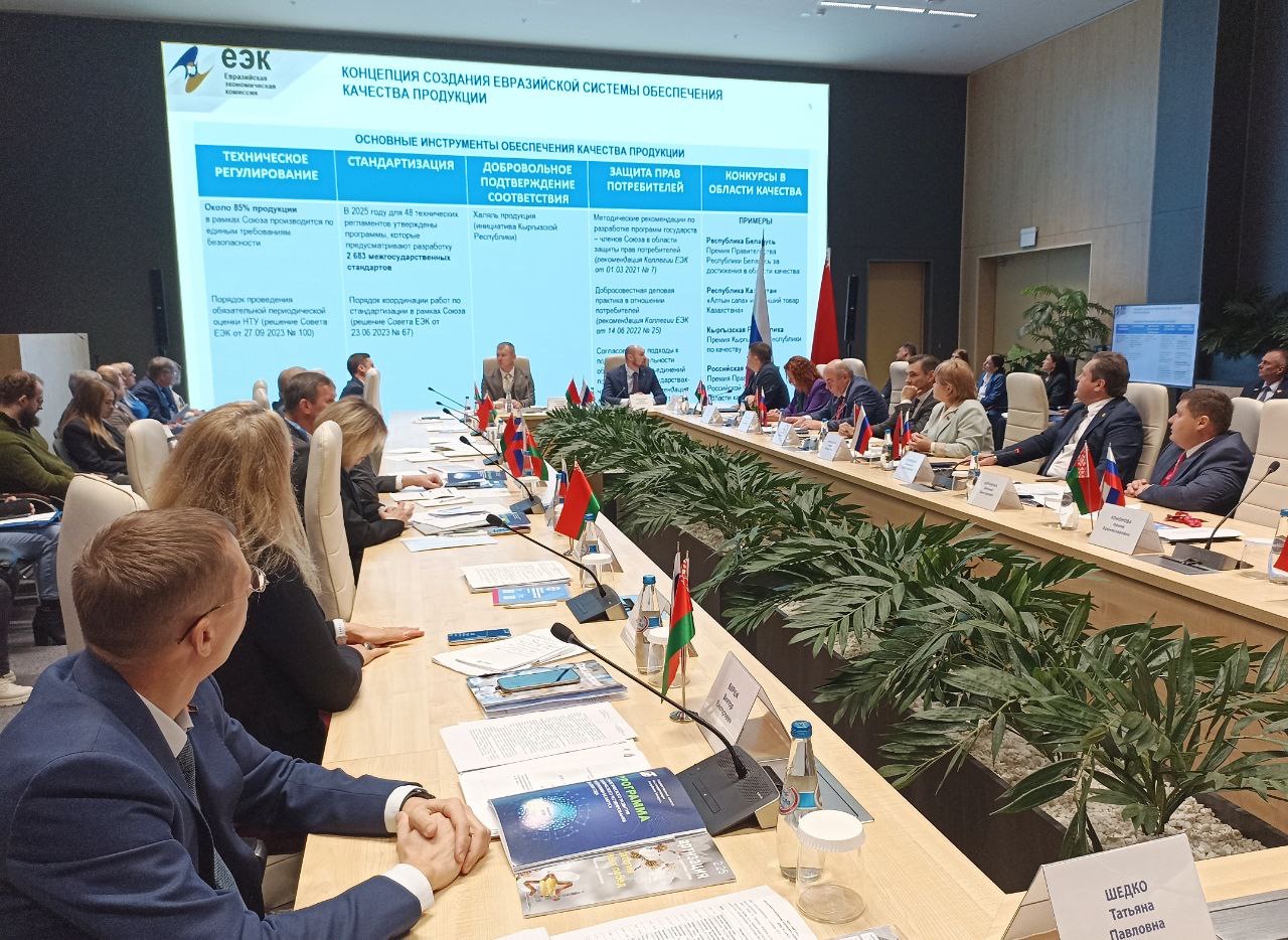 1 октября 2025 года Председатель МА ЦПКЭП Назаренко В.В принял участие в круглом столе «Инструменты качества в решении задач развития экономики» в рамках форума «Иннопром 2025».