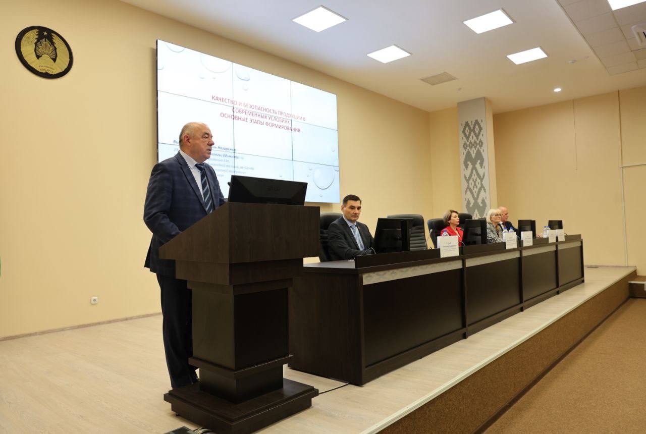 Обращаясь к участникам, Виктор Назаренко подчеркнул, что для успешного экспорта продукции, ключевое значение имеет высокое качество, которое напрямую влияет на конкурентоспособность и международную репутацию .