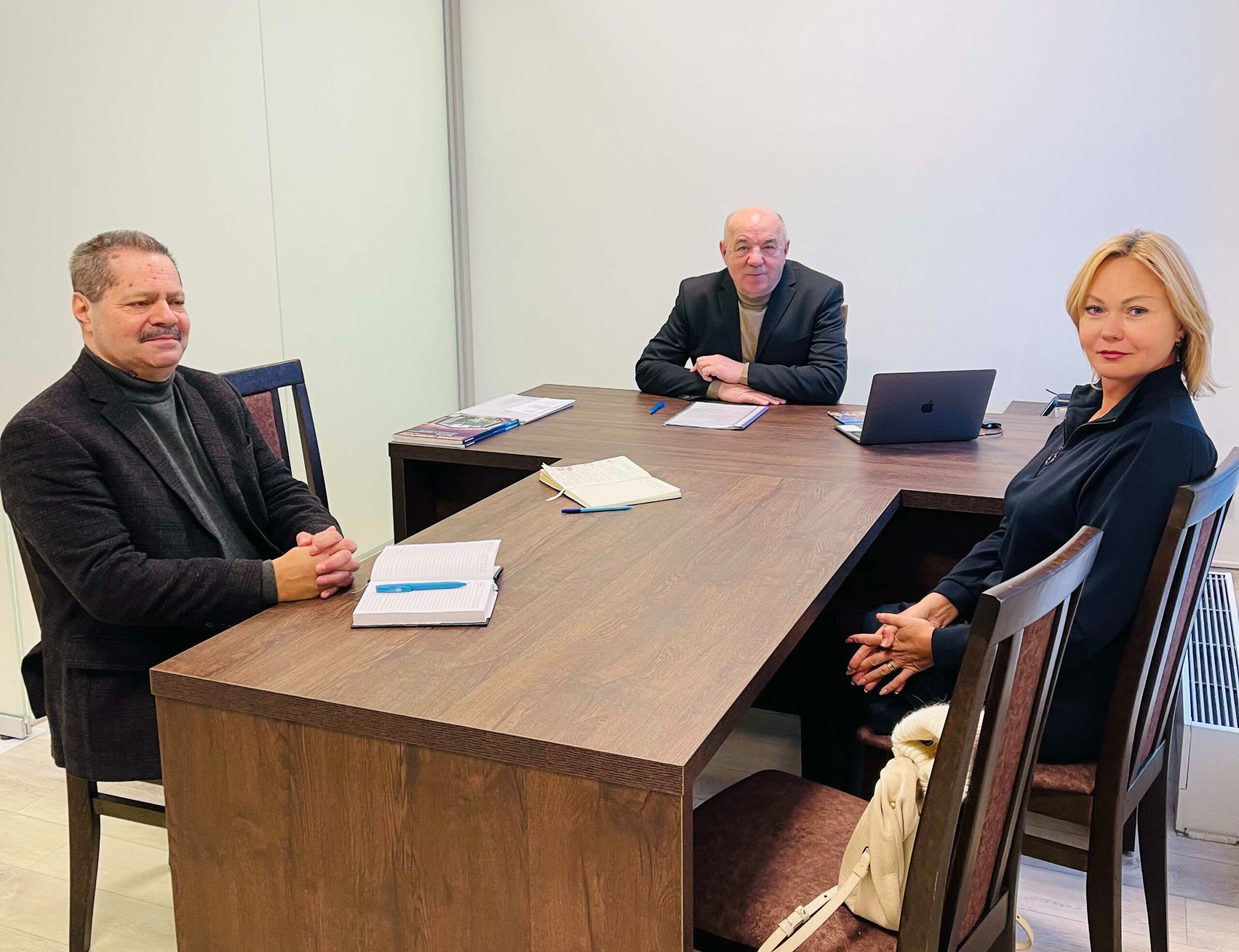 Вчера в нашем офисе прошла рабочая встреча с представителями ООО «Даксин Глобал Бел»- одной из ведущих аудиторских компаний Беларуси.