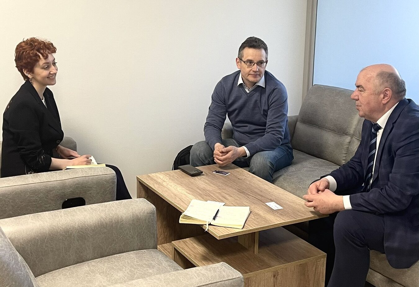 17 марта в офисе Международной ассоциации «Центр поддержки качества экспортной продукции» состоялась рабочая встреча с руководителем ЦПП «Деловые медиа» Александром Патутиным и руководителем отраслевых конференций Кукета Кариной.